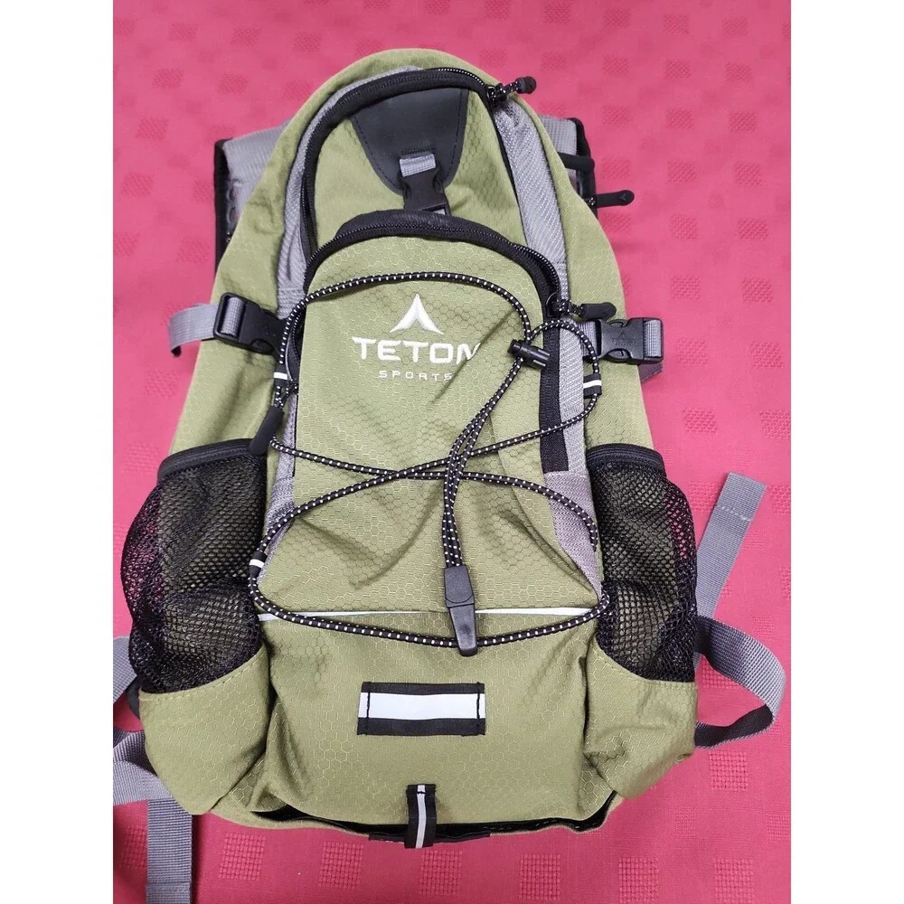 Teton Sports Oasis 1100 Hydration Backpack W Built In Raincover Olive Green EUC